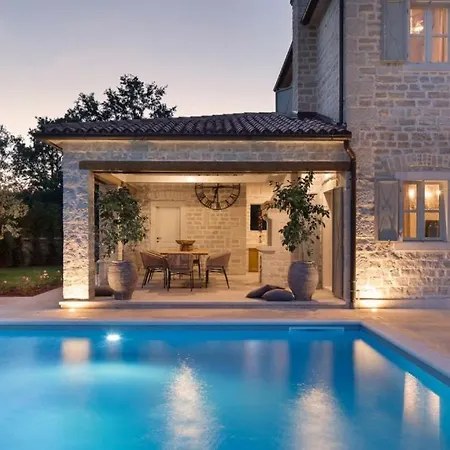 Beautiful Elena With Pool In Villa Kanfanar
