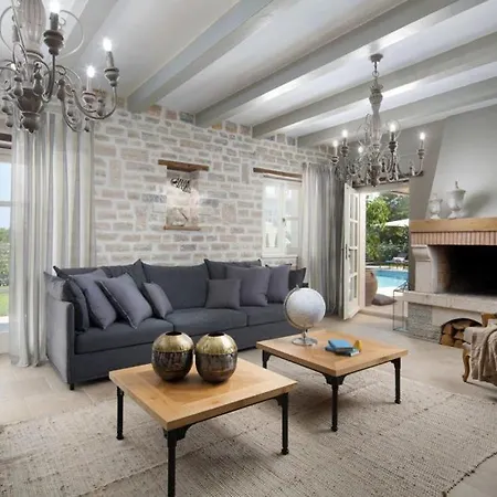 Villa Beautiful Elena With Pool In Kanfanar