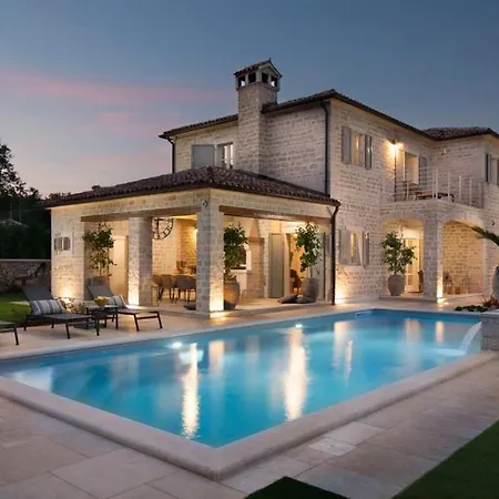 Villa Beautiful Elena With Pool In *