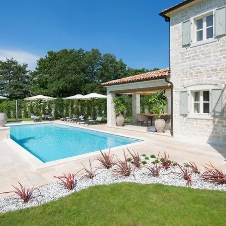 Beautiful Elena With Pool In Kanfanar
