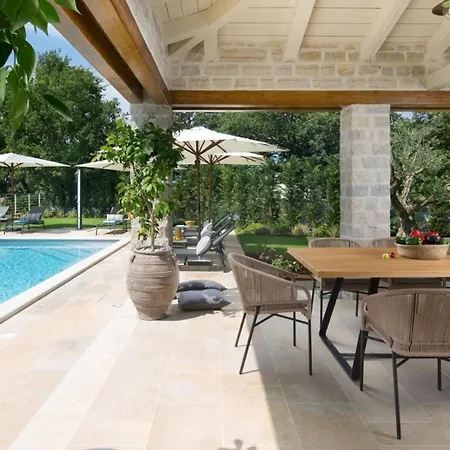 Vila Beautiful Elena With Pool In *